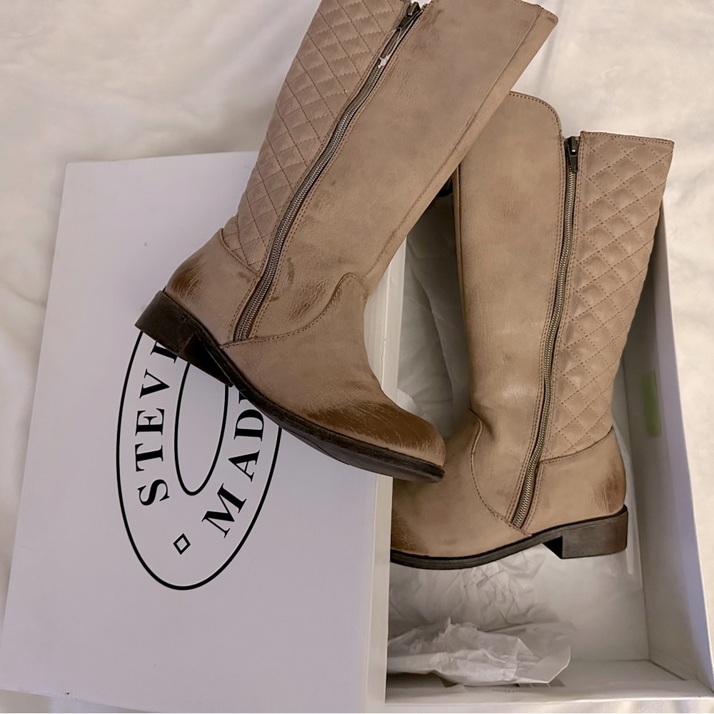 Steve Madden Size 3 cowgirl boot.